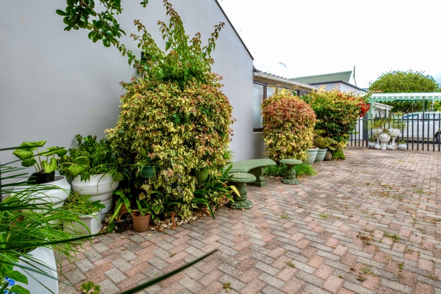 2 Bedroom Property for Sale in King George Park Western Cape